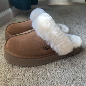 UGG Women’s Disquette Sheepskin Slippers in Chestnut, Size 10